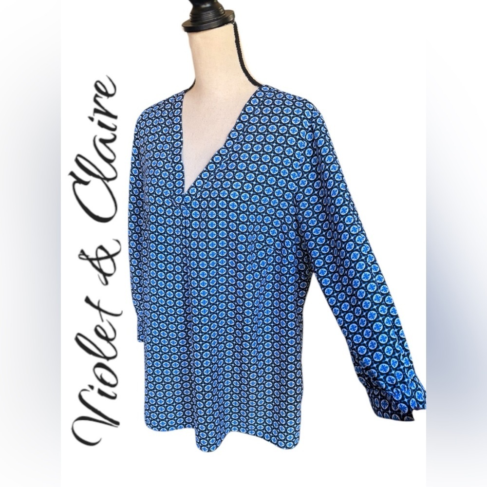 Violet & Claire-1X pretty women’s blouse for summer. V neck, lightweight. EUC!